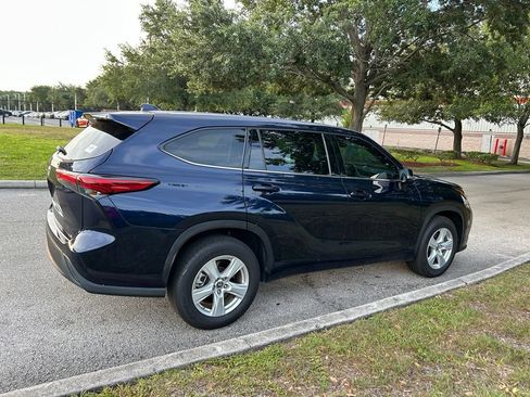 Used 2021 Toyota Highlander LE FWD image 6