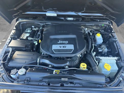 Used 2018 Jeep Wrangler Sport w/ Connectivity Group AWD/4WD image 10