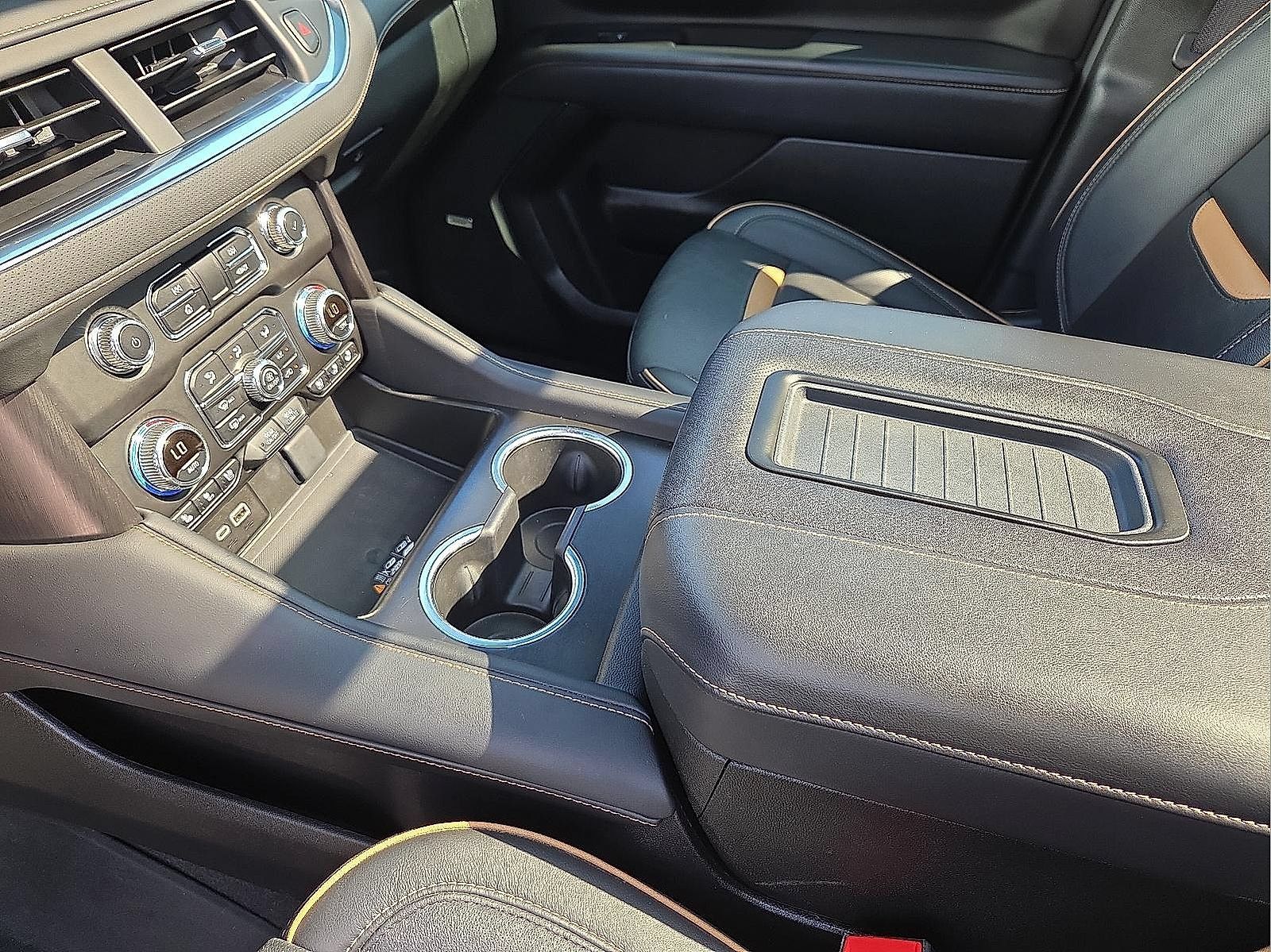 Certified 2024 GMC Yukon AT4 w/ Technology Package AWD/4WD image 10