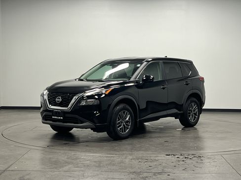 Used 2023 Nissan Rogue S image 4