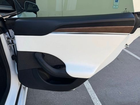 Used 2022 Tesla Model S AWD/4WD image 32