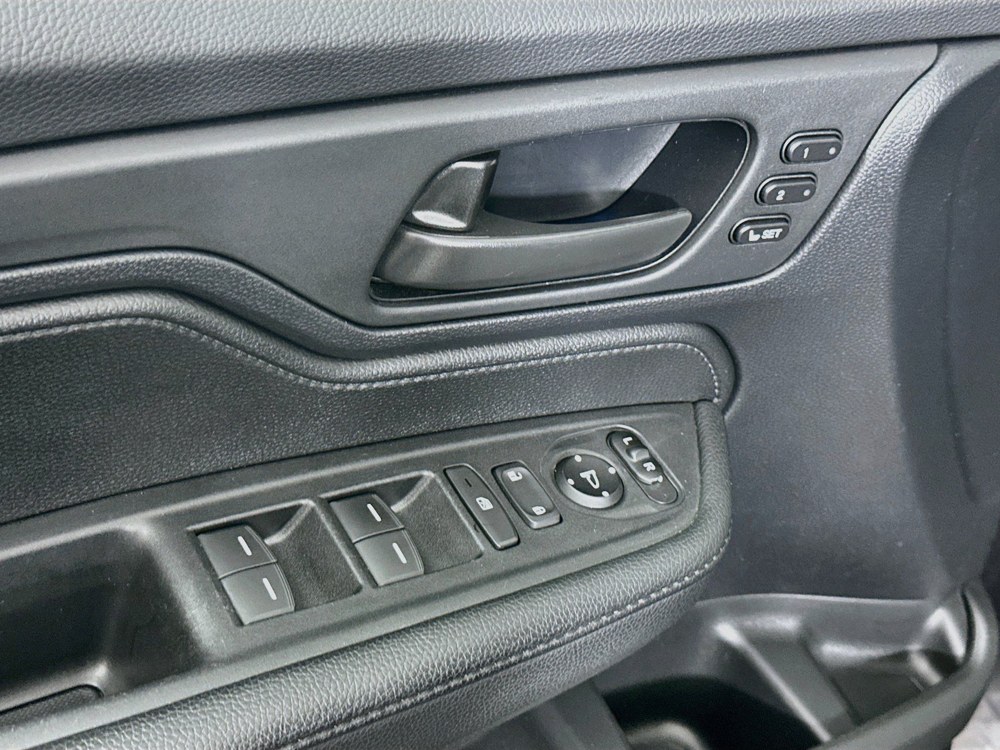 Used 2025 Honda Odyssey EX-L image 15
