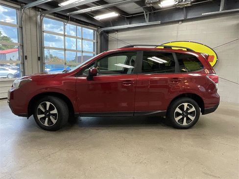 Used 2017 Subaru Forester 2.5i Premium w/ All-Weather Package image 2