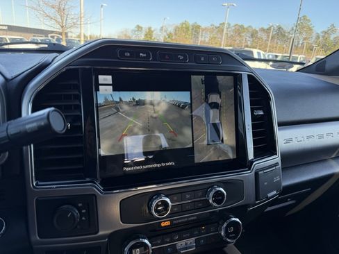 Certified 2022 Ford F450 Platinum w/ FX4 Off-Road Package image 17