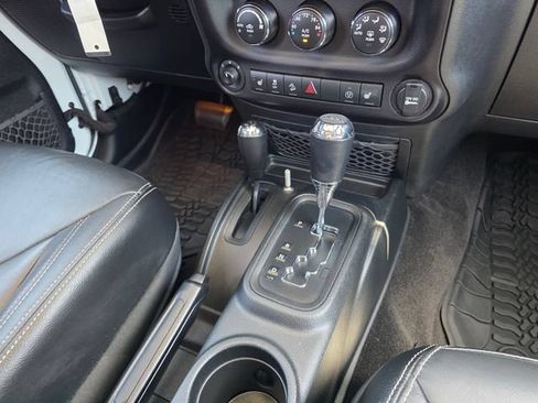 Used 2017 Jeep Wrangler Unlimited Rubicon w/ Connectivity Group AWD/4WD image 23
