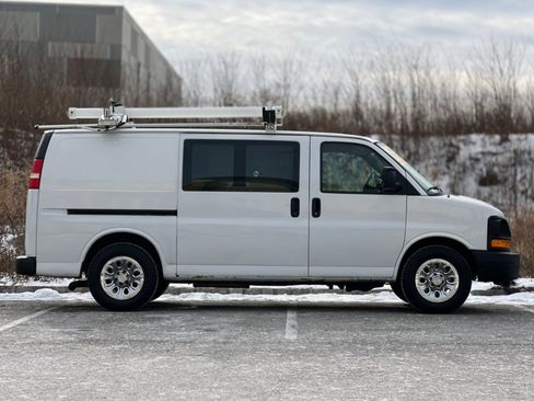 Used 2009 Chevrolet Express 1500 RWD 1500 135 image 12