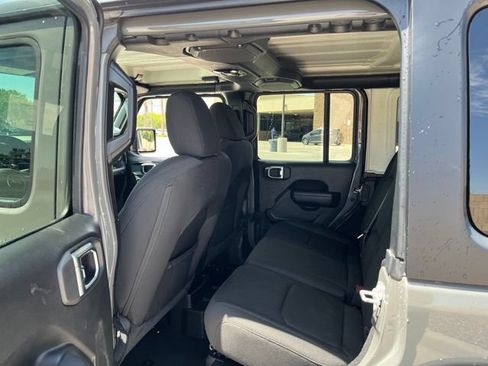Used 2023 Jeep Wrangler Unlimited AWD/4WD image 12