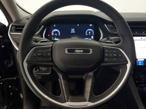 Used 2023 Jeep Grand Cherokee Limited w/ Black Appearance Package AWD/4WD image 15