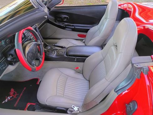 Used 1998 Chevrolet Corvette Convertible w/ Memory Pkg image 29