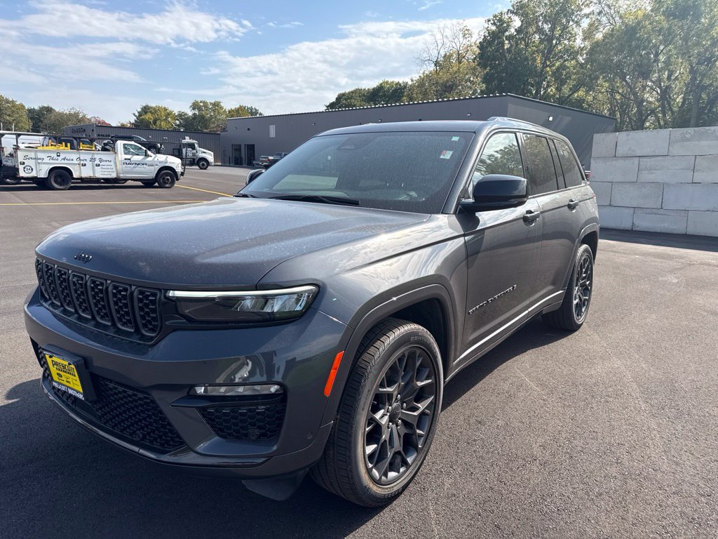 Used 2025 Jeep Grand Cherokee Summit AWD/4WD image 4