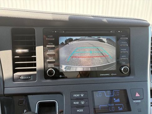 Used 2018 Toyota Sienna XLE w/ Carpet Mat Package FWD image 40
