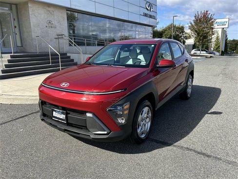 Used 2024 Hyundai Kona SE image 2
