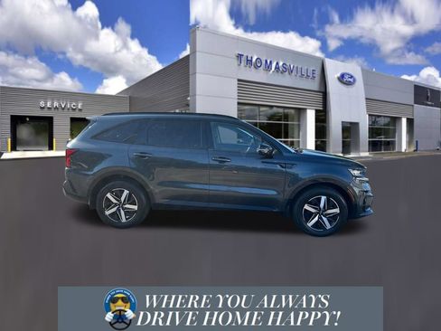 Used 2023 Kia Sorento S FWD image 2
