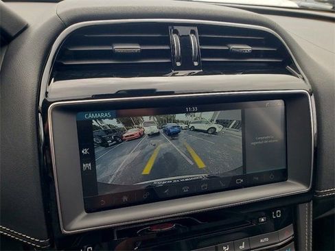 Used 2018 Jaguar F-PACE R-Sport image 30