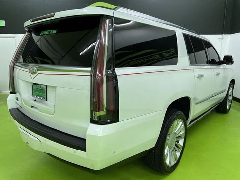 Used 2017 Cadillac Escalade ESV Platinum AWD/4WD image 10