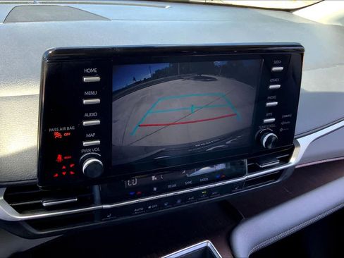 Used 2021 Toyota Sienna XLE FWD image 28