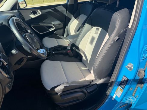 Used 2023 Kia Soul GT-Line image 11