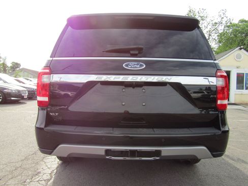 Used 2018 Ford Expedition XLT w/ Equipment Group 202A AWD/4WD image 7