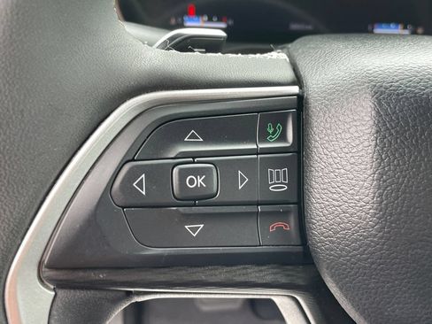 Used 2023 Jeep Grand Cherokee Altitude AWD/4WD image 32