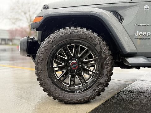 Used 2019 Jeep Wrangler Unlimited Sahara w/ Uconnect 4C Nav & Sound Group image 8