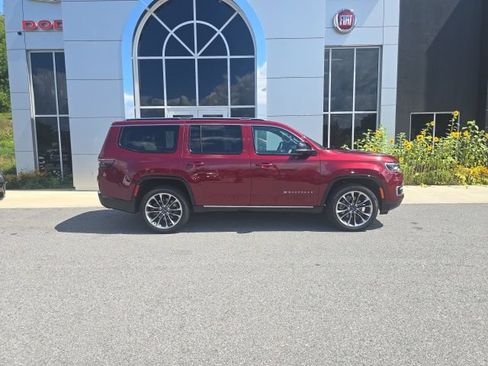 Certified 2025 Jeep Wagoneer Series III w/ Premium Group I AWD/4WD image 7