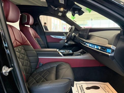 Used 2024 BMW 740i w/ Premium Package 2 RWD image 20