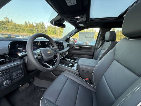 New 2025 Chevrolet Suburban Premier w/ Sun And Tow Package image 18