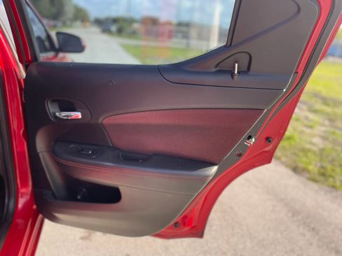 Used 2011 Dodge Avenger image 30