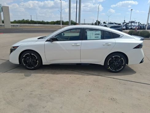 New 2026 Nissan Sentra SR w/ SR Premium Package FWD image 4