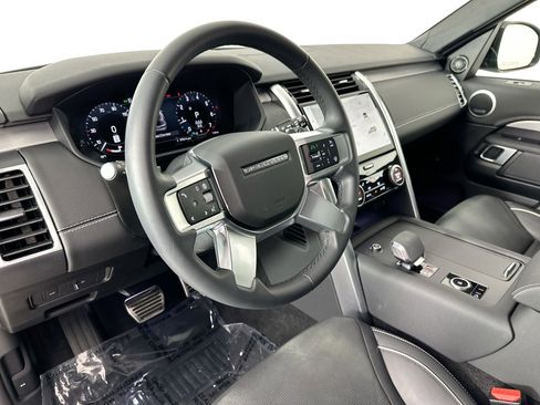 Used 2024 Land Rover Discovery Dynamic SE image 10