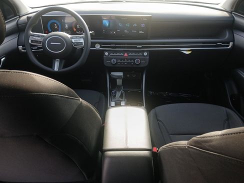 Certified 2025 Hyundai Tucson SE image 10