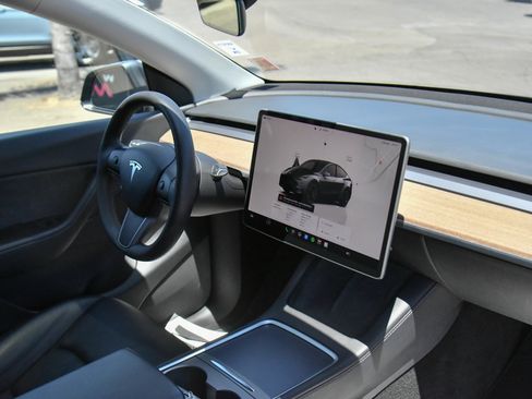Used 2022 Tesla Model Y Performance AWD/4WD image 40