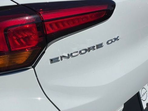 Used 2022 Buick Encore GX Essence FWD image 31