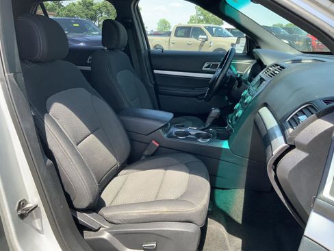 Used 2017 Ford Explorer XLT FWD image 51