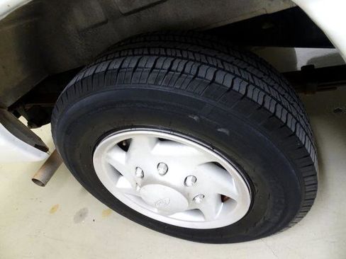 Used 2009 Ford E-150 and Econoline 150 image 9