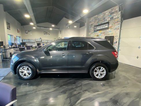 Used 2017 Chevrolet Equinox LT w/ Convenience Package AWD/4WD image 4