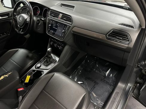 Used 2018 Volkswagen Tiguan SE image 22