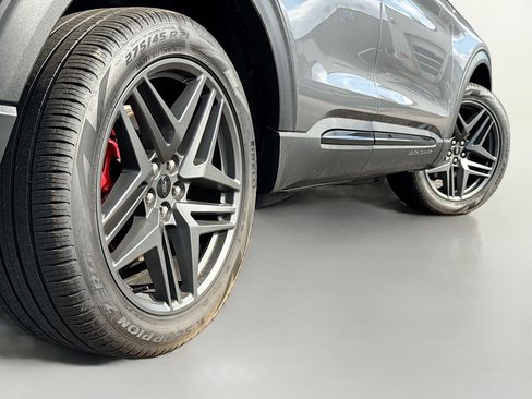 Used 2025 Ford Explorer ST-Line w/ Premium Package image 18