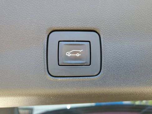 Used 2023 Chevrolet TrailBlazer RS w/ Sun and Liftgate Package FWD image 11