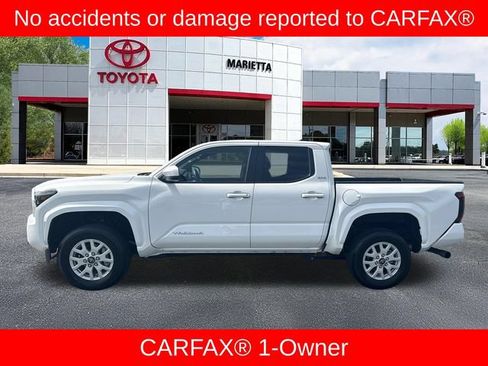 Certified 2025 Toyota Tacoma SR5 AWD/4WD image 2