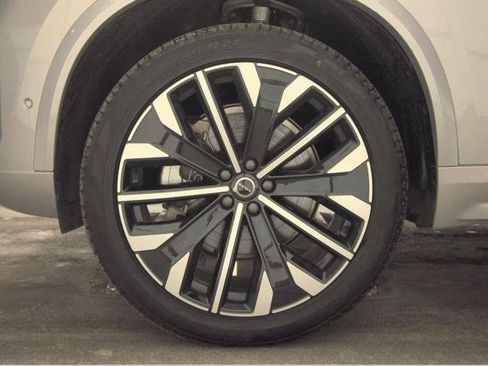 Used 2025 Volvo XC90 B6 Plus image 5