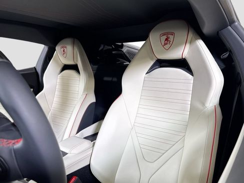 Used 2026 Lamborghini Revuelto AWD/4WD image 16