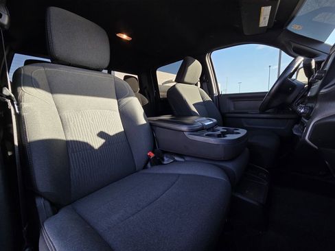 Used 2024 RAM 2500 Tradesman w/ Chrome Appearance Group image 30