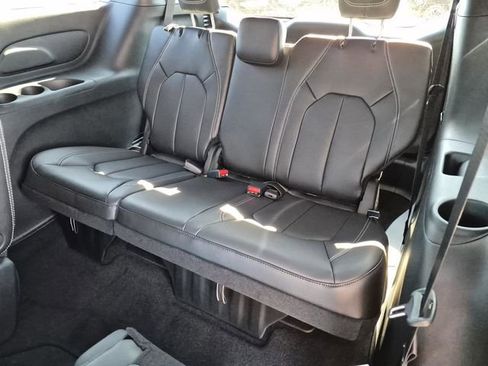New 2026 Chrysler Pacifica Select image 28
