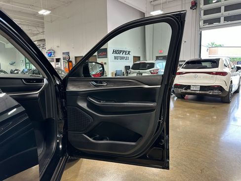 Used 2023 Jeep Grand Cherokee Limited w/ Luxury Tech Group II AWD/4WD image 44