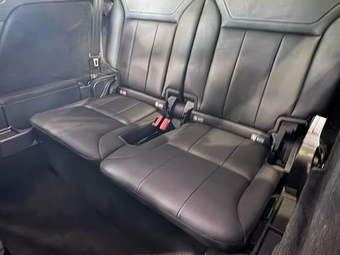 Used 2019 Land Rover Discovery HSE image 21