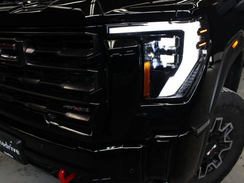 Used 2025 GMC Sierra 2500 AT4X AWD/4WD image 5
