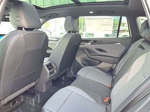 New 2026 Volkswagen Tiguan SE R-Line image 4