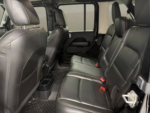 Used 2018 Jeep Wrangler Unlimited Sahara w/ Dual Top Group AWD/4WD image 20