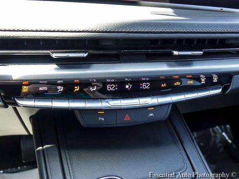 Used 2025 Cadillac XT4 Premium Luxury FWD image 19